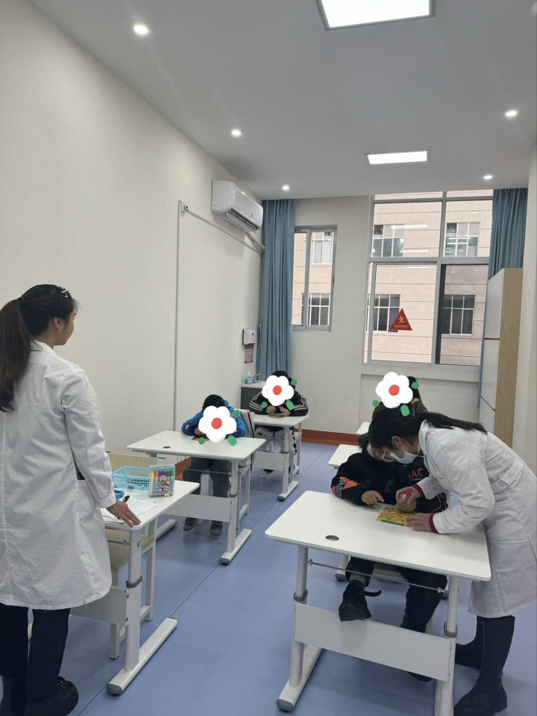 锻炼幼儿社交能力的游戏_儿童社交与团队能力培训游戏_培训社交儿童团队能力游戏方案