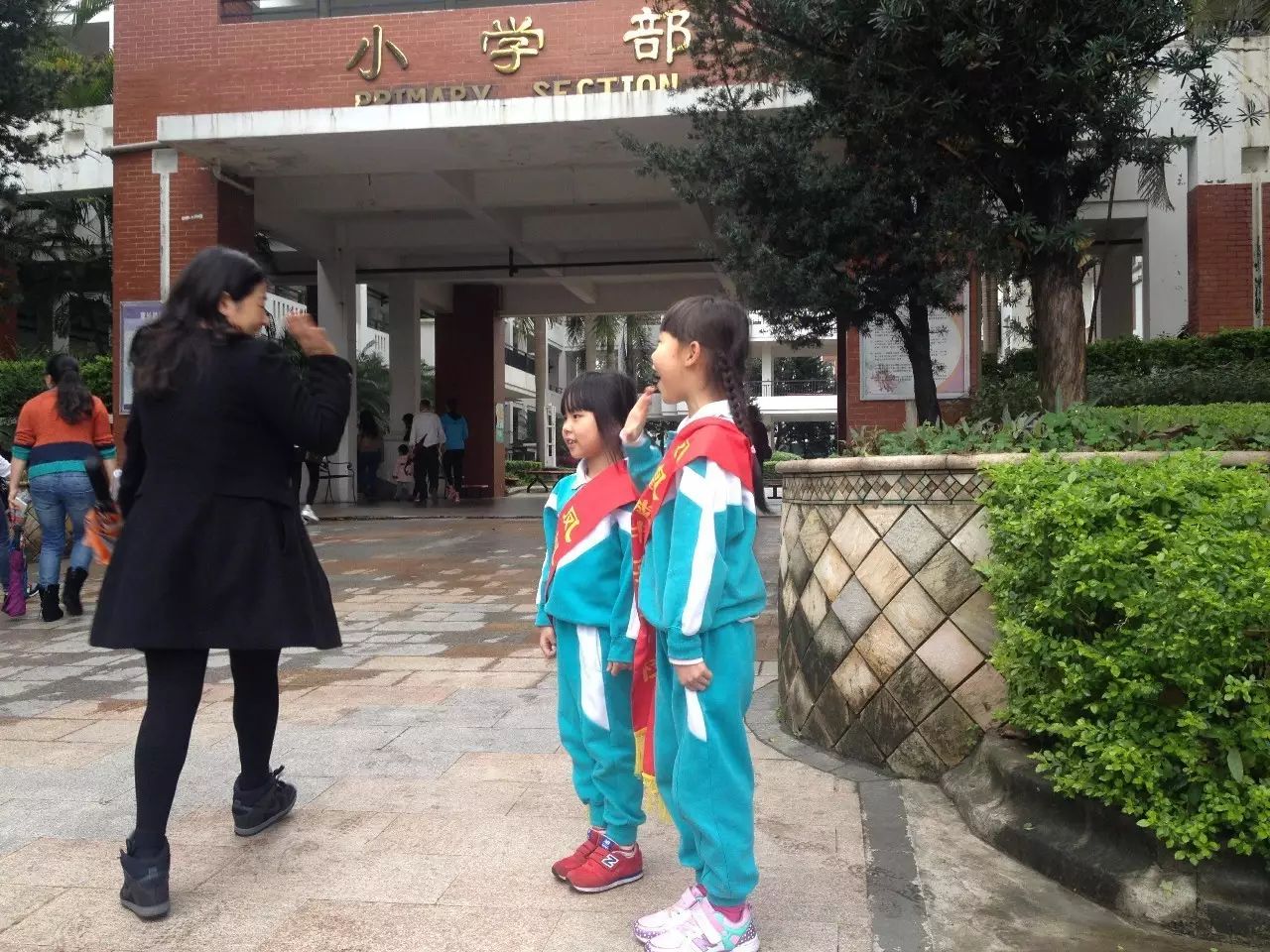 社交英语作文礼仪怎么写_社交礼仪 英语作文_社交礼仪英文作文