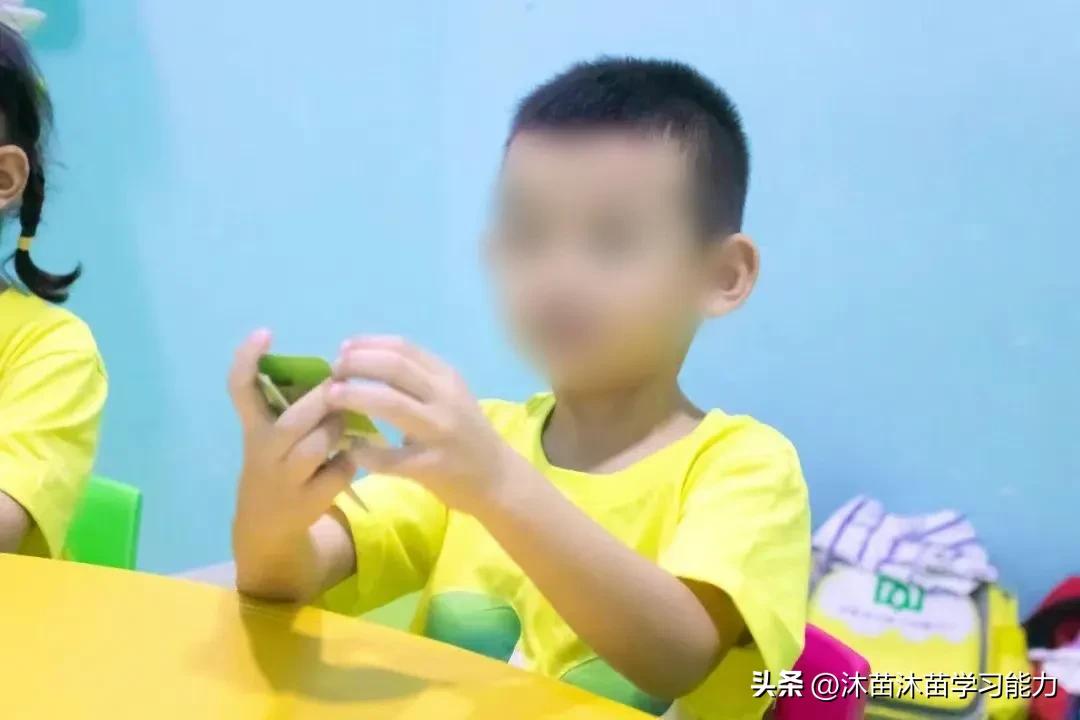 儿童社交障碍的表现_语言发育迟缓和自闭症区别_孩子说话晚怎么办