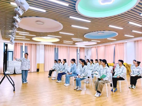 幼儿园区域游戏指导_幼儿园游戏观摩评析_小班游戏专题小结