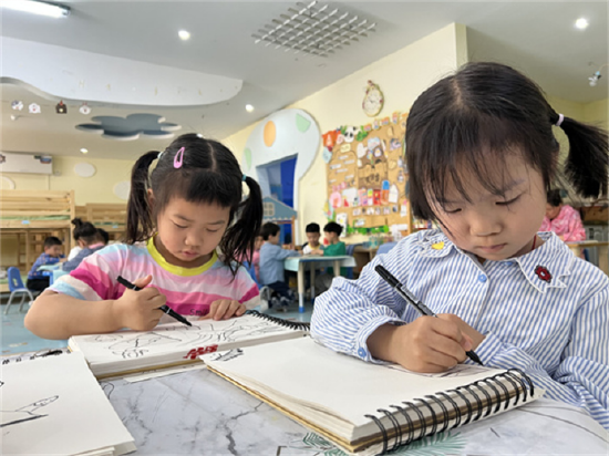 幼儿园游戏专题总结_安吉梯搭建游戏_幼儿自主探索游戏