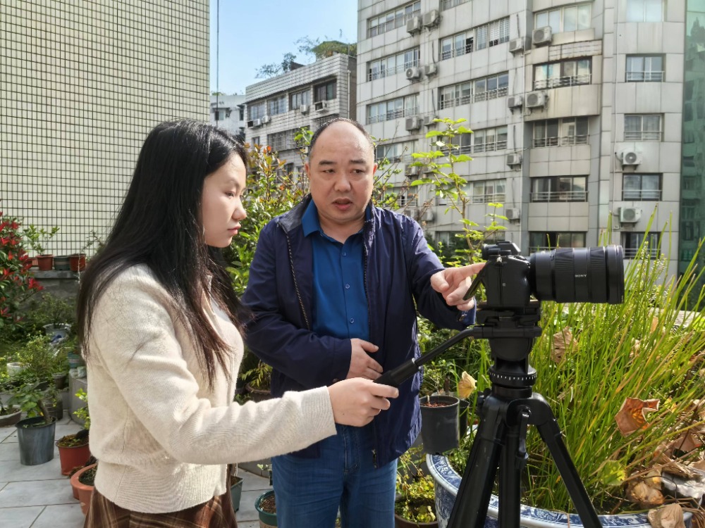 人物新闻稿模板_重庆新闻工作者_重庆优秀记者
