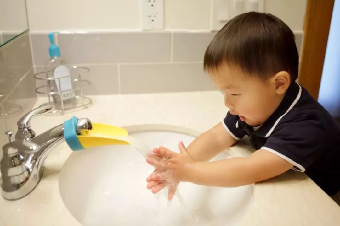 小班游戏活动教案：认识小手