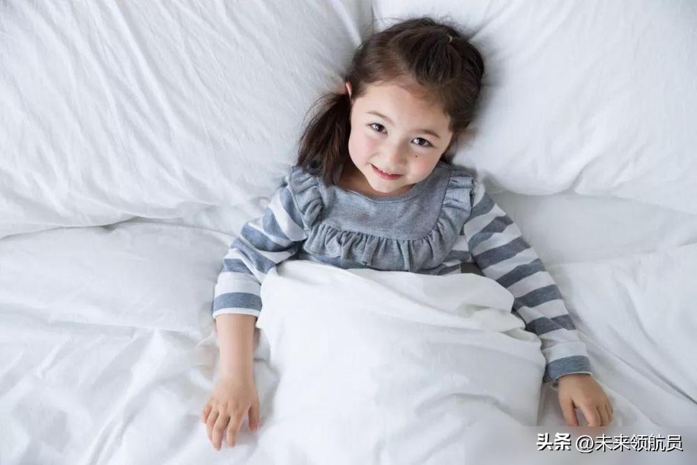 怎样培养孩子成为社交达人_儿童情感敏感期_睡前高质量陪伴