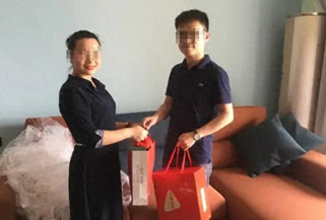 做客时，对方说：“人来就行还带东西干嘛？”，高情商的这样回答