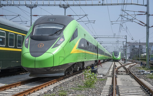CR200J动车组技术特点_绿巨人动车组性能评价_株洲动力集中式动车组