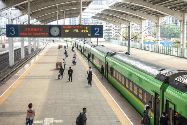 CR200J动车组技术特点_株洲动力集中式动车组_绿巨人动车组性能评价