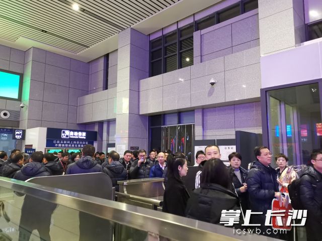 株洲动力集中式动车组_湖南CJ6动车组首发_长株潭城际铁路CJ6
