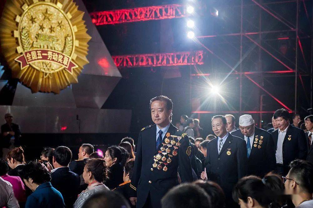 王伟伟金镜头获奖作品_人民摄影金镜头新闻摄影作品评选30周年_中国新闻摄影金镜头奖