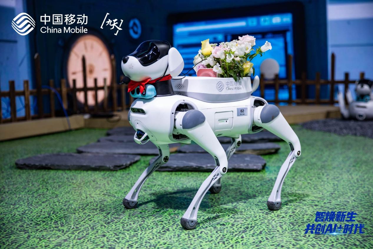  中国移动家庭服务机器人 _情感社交机器人_