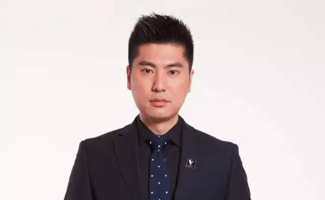 哪些社交软件比较开放_社交平台邀请朋友消费_直男风社交APP女性用户