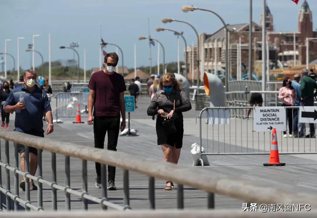 后疫情时代社交距离新定义_社交礼仪卡通图_花式保持社交距离创意
