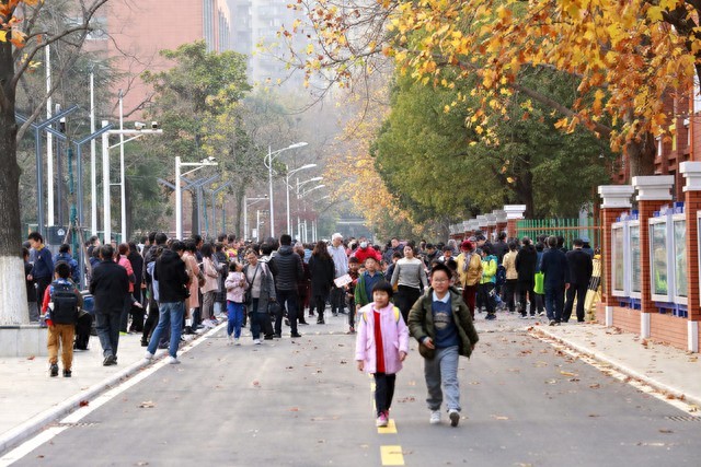 车市年终考：冰火交织，规则正在重写