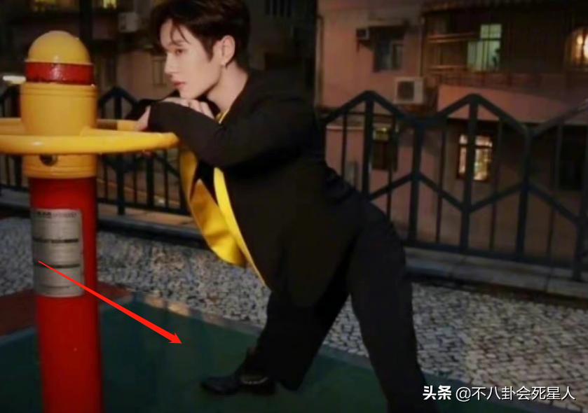 明星硬照背后的秘密_明星拍照的尴尬瞬间_最搞笑的图片能笑死人
