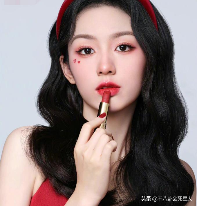 最搞笑的图片能笑死人_明星硬照背后的秘密_明星拍照的尴尬瞬间