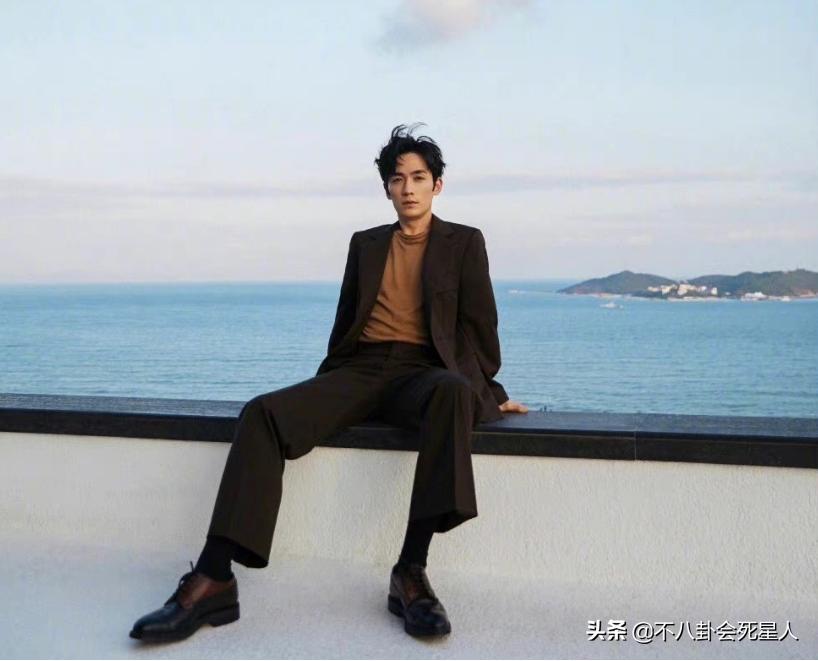 明星拍照的尴尬瞬间_明星硬照背后的秘密_最搞笑的图片能笑死人