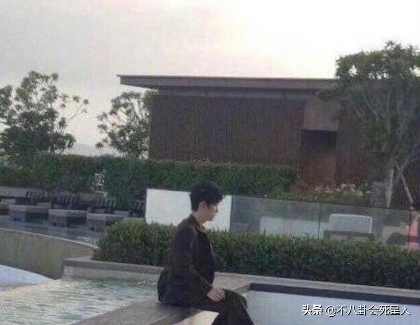 明星拍照的尴尬瞬间_最搞笑的图片能笑死人_明星硬照背后的秘密