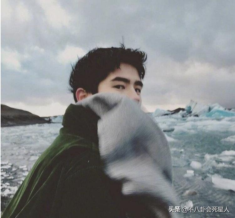 最搞笑的图片能笑死人_明星拍照的尴尬瞬间_明星硬照背后的秘密