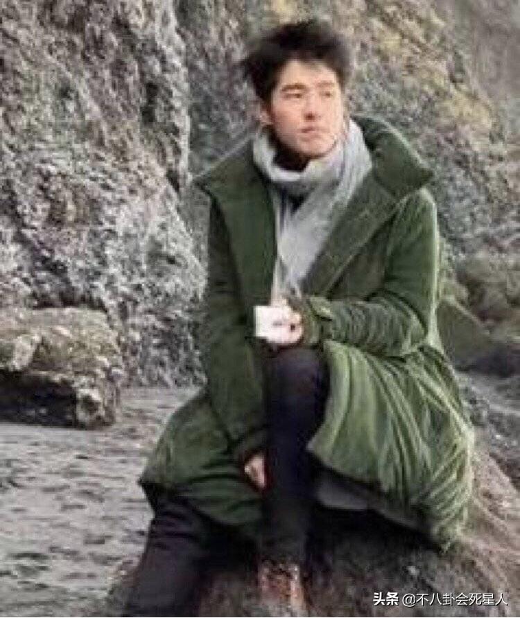 明星硬照背后的秘密_最搞笑的图片能笑死人_明星拍照的尴尬瞬间