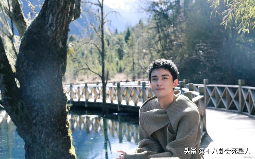 明星硬照背后的秘密_最搞笑的图片能笑死人_明星拍照的尴尬瞬间