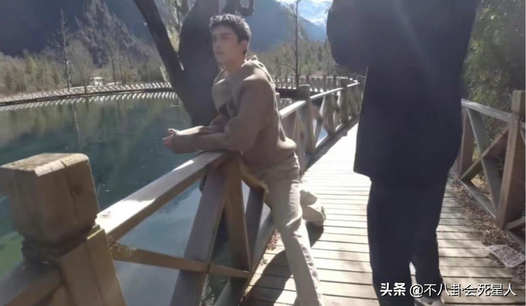 明星硬照背后的秘密_明星拍照的尴尬瞬间_最搞笑的图片能笑死人