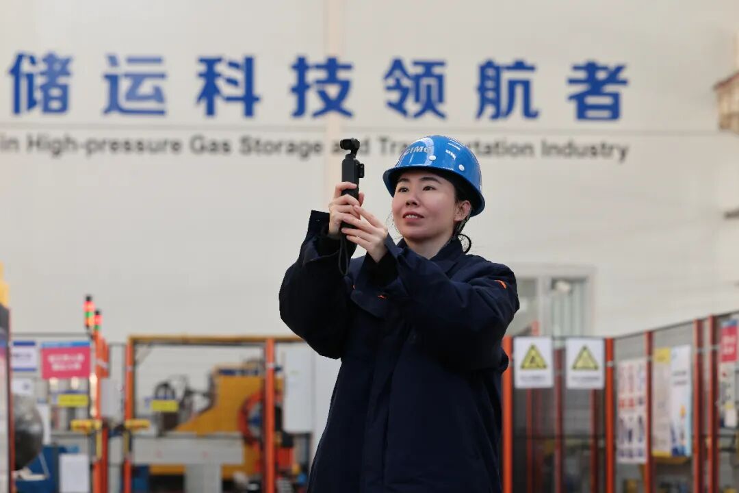 新闻报道题材有哪些_新闻现场记录者泥土距离_记者深入现场报道真实性