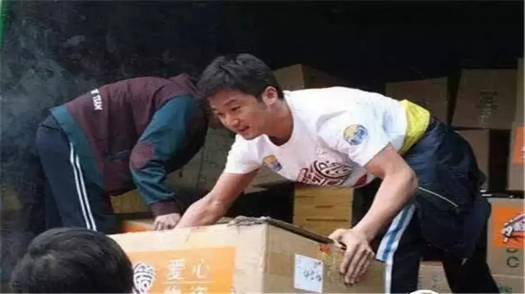 吴京 复出之路_吴京 早年经历_吴京打斗的图片大全