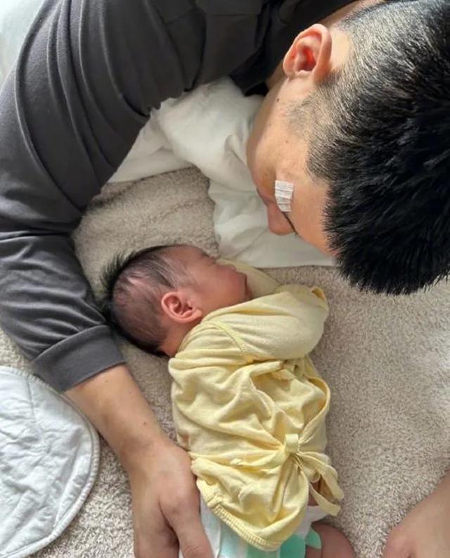 林书豪和妻儿的台湾度假照_林书豪退役后家庭生活_林书豪社交达人