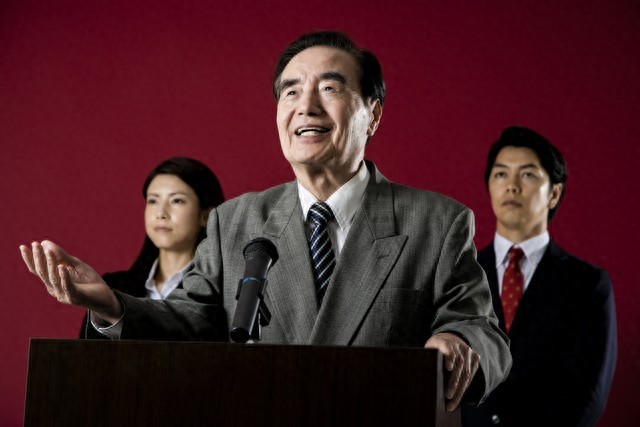 告别“随便讲两句”：领导干部即兴讲话的黄金法则