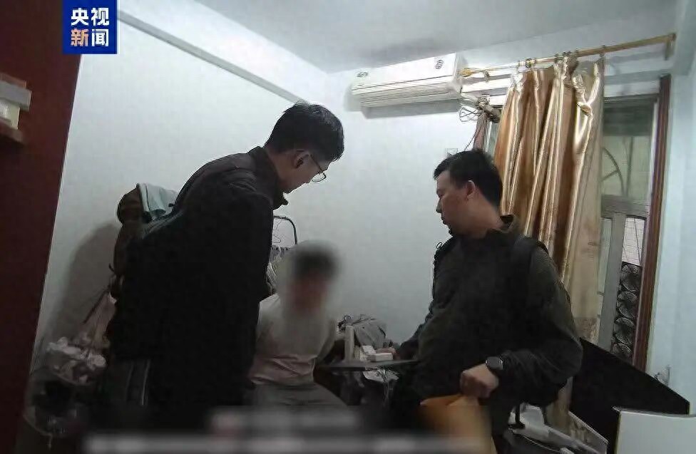 2025年9月以来，上海浦东警方陆续接到多名被害人反映，他们在不同的交友App中