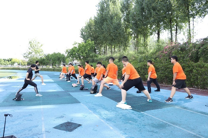 青少年减肥夏令营_拓展训练教练每天费用_青少年体态矫正课程