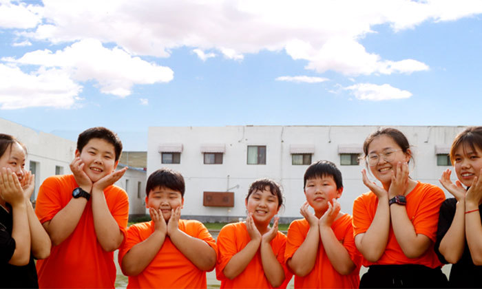 青少年体态矫正训练营_青少年减肥夏令营_拓展训练教练每天费用