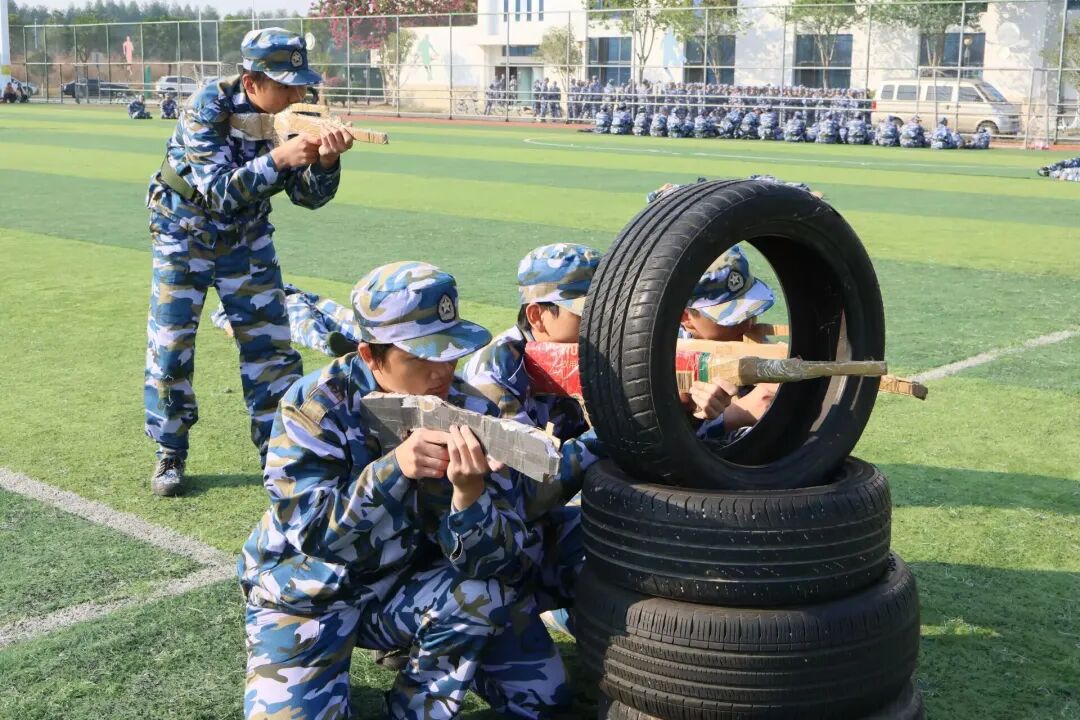 军训浪漫庆典_军训下雨电视新闻稿_广西科技师范学院军训