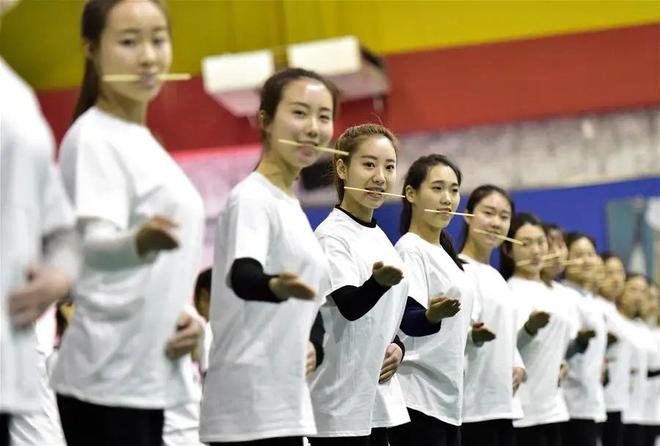 中国人体动作礼仪_传统礼仪文化现代应用_社交礼仪与形体训练