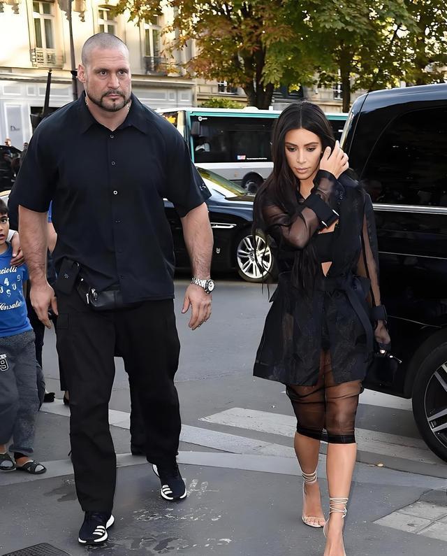 录像带泄露 Ray J 卡戴珊_美国社交名媛金卡戴珊