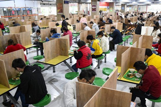 短新闻播报_原油期货价格跌至负值_每日新闻播报内容