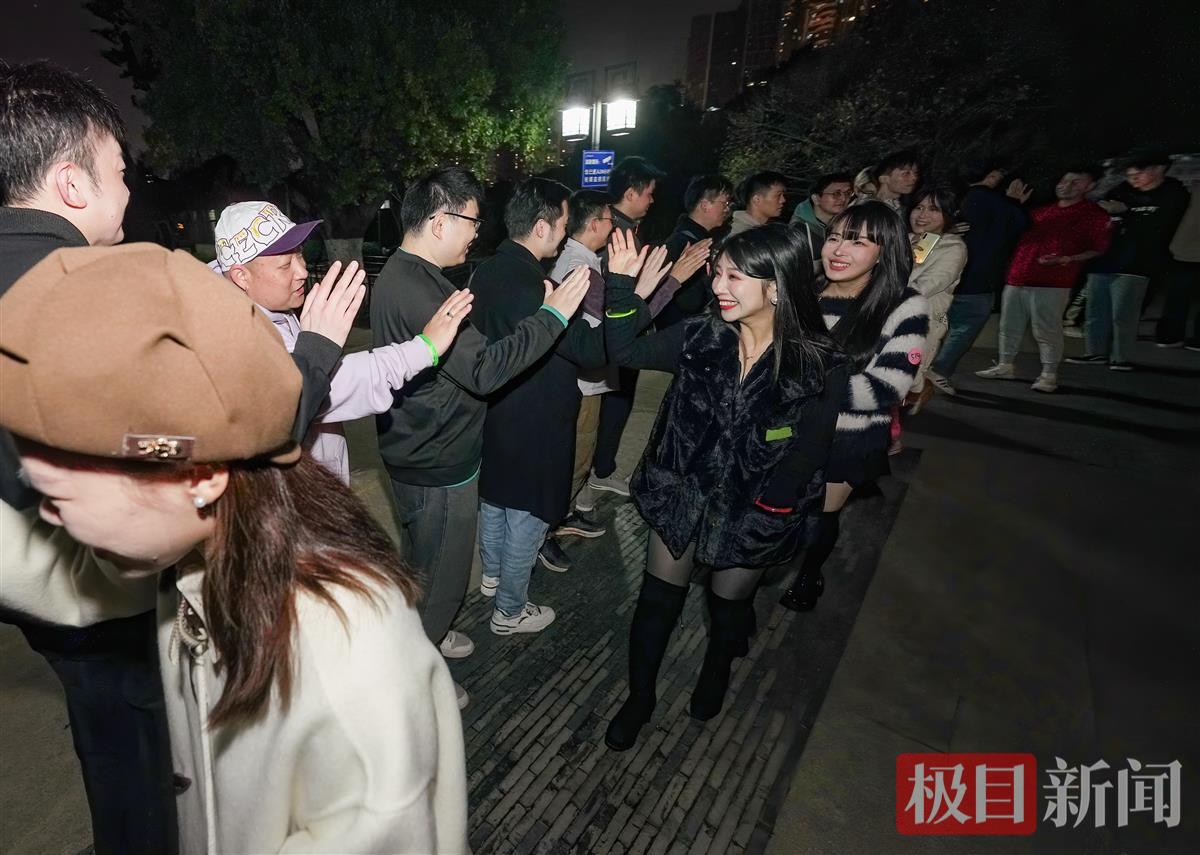 游戏结束，大家击个掌交个朋友.JPG