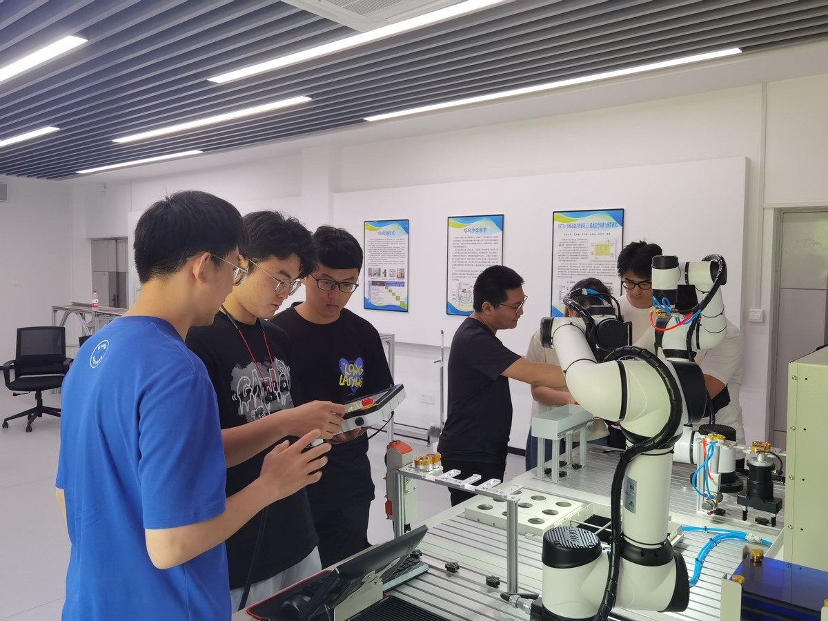 中国制造2025战略升级_中国制造强国发展指数报告_中国制造2026三步走