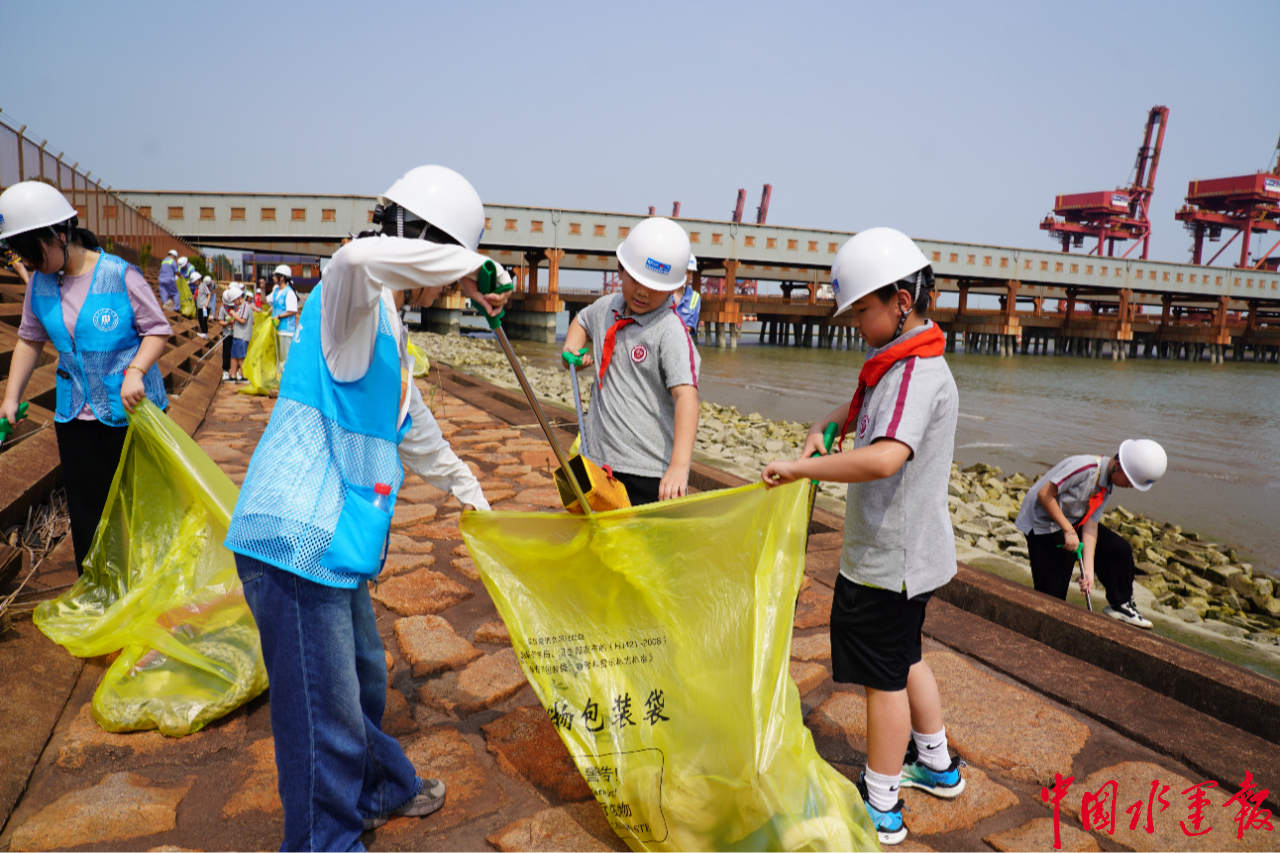 太仓市港城小学_红色故事宣讲剪纸技艺传承_太仓武港文明实践共建活动