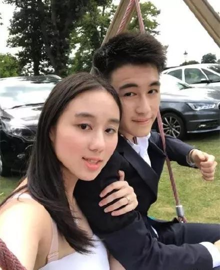 何超欣参加巴黎名媛舞会_巴黎社交名媛舞会_巴黎名媛舞会