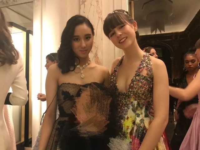 巴黎名媛舞会_巴黎社交名媛舞会_何超欣参加巴黎名媛舞会