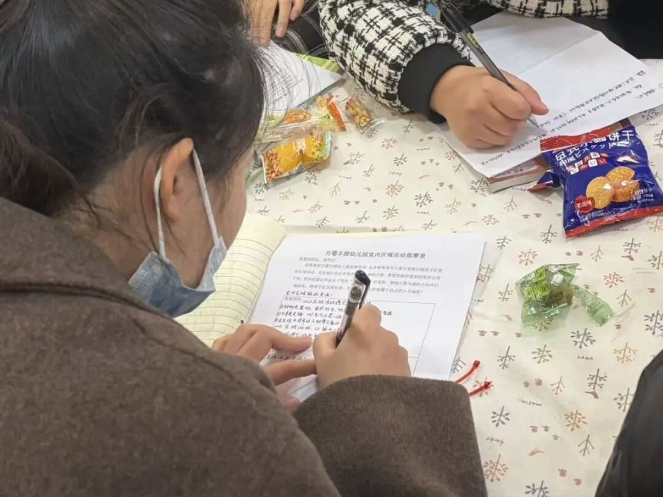 区域游戏教学经验交流_适宜幼儿发展的区域活动组织策略_幼儿园游戏专题总结