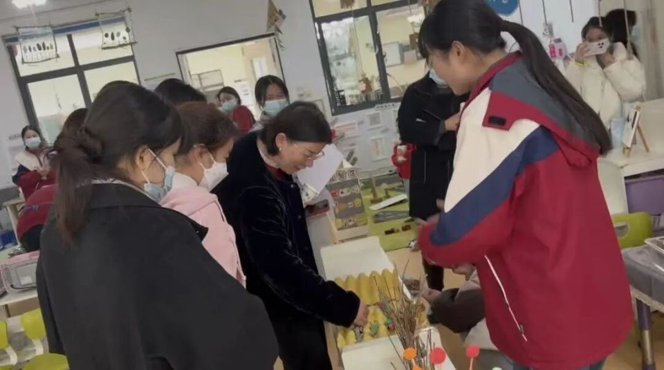 区域游戏教学经验交流_适宜幼儿发展的区域活动组织策略_幼儿园游戏专题总结