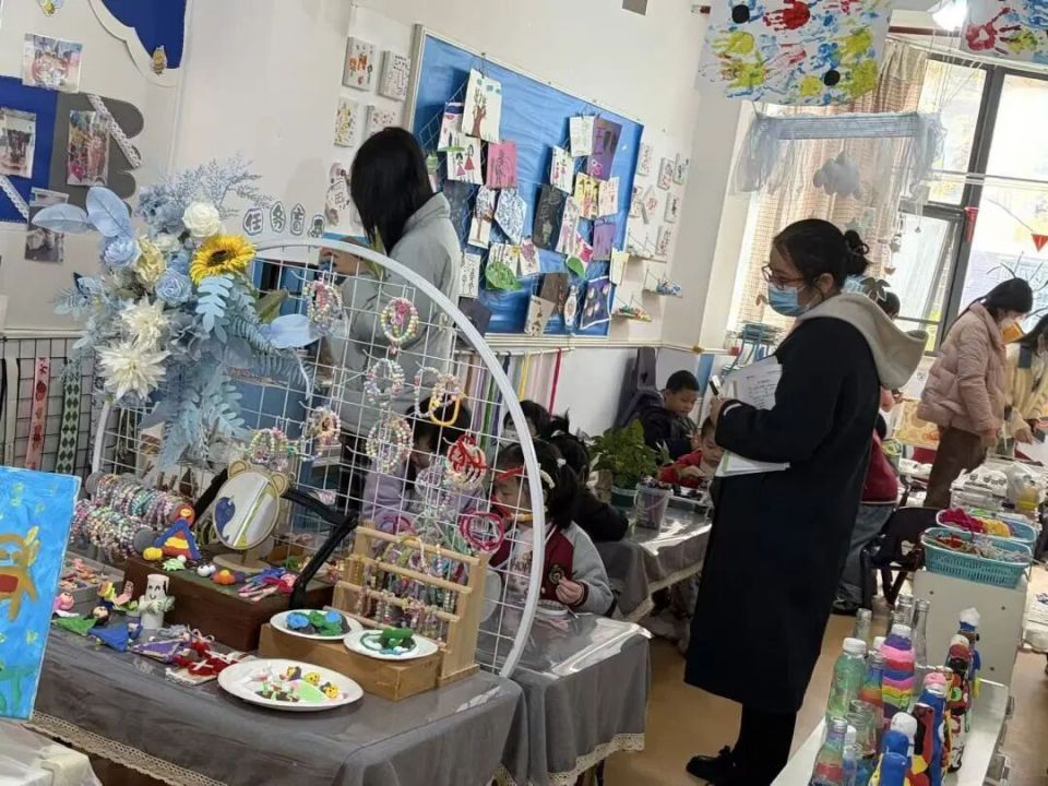 幼儿园游戏专题总结_区域游戏教学经验交流_适宜幼儿发展的区域活动组织策略