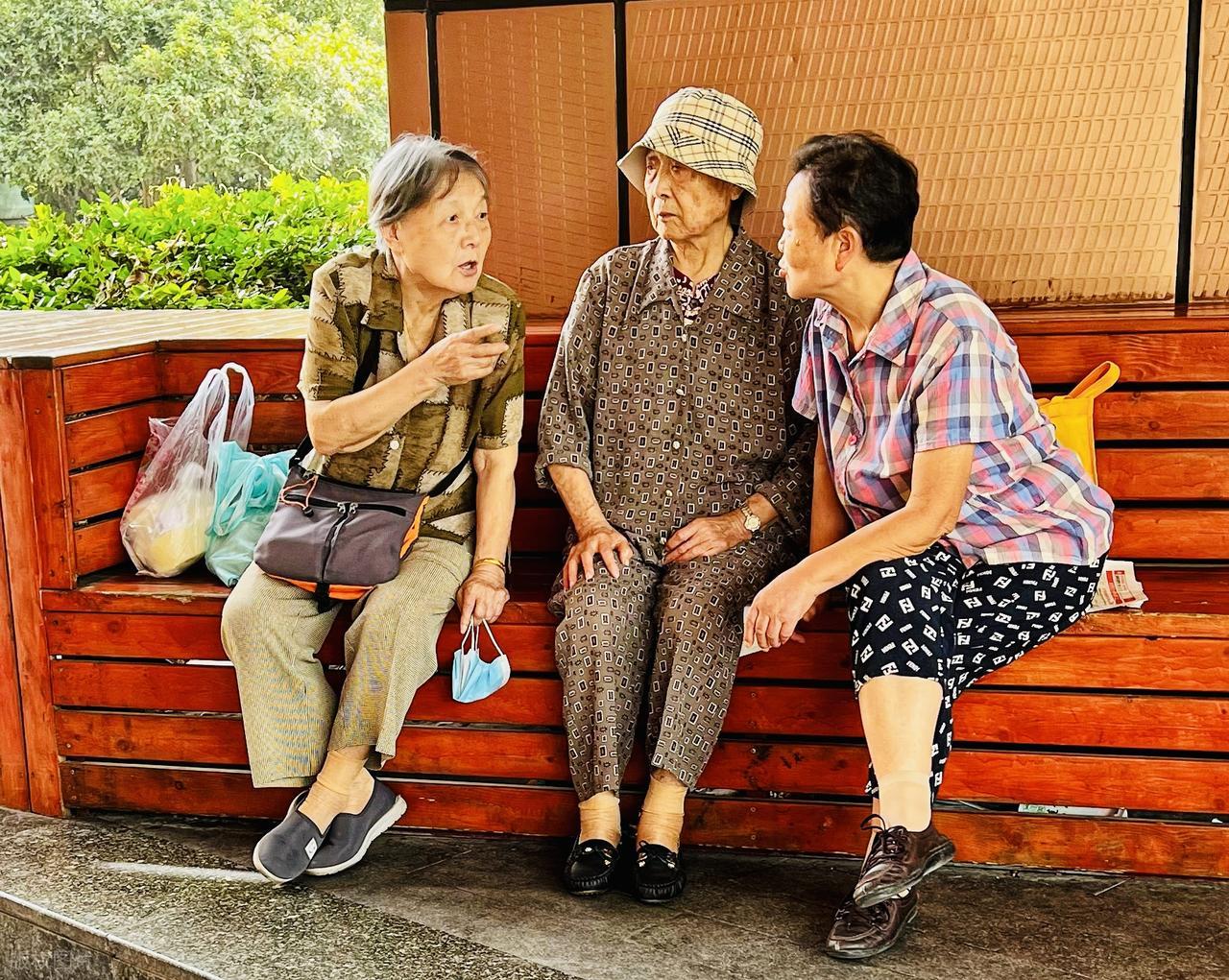 如何成为顶级社交达人_退休后社交技巧_社交孤立中老年人