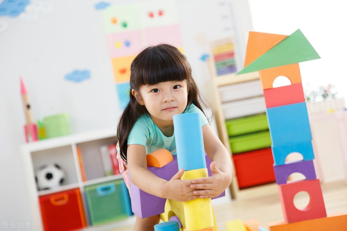 幼儿园课程创新实践_小班自主主题课程实施案例_小班游戏专题小结