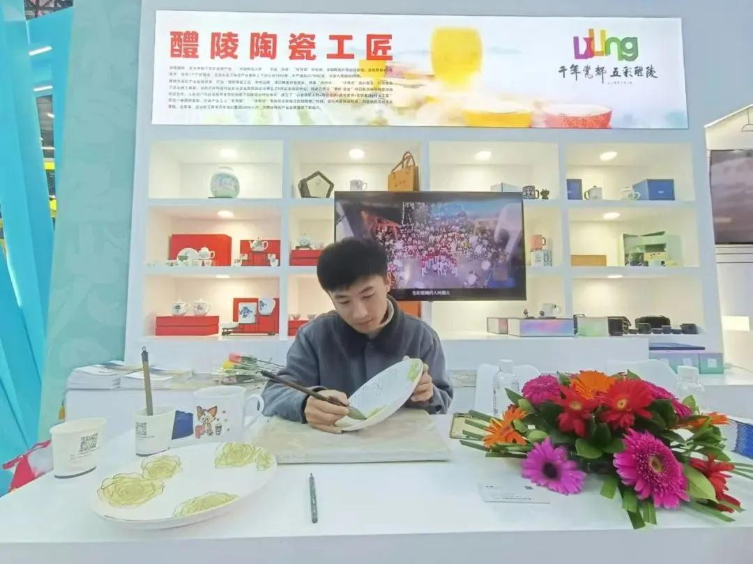 醴陵市订单式职业技能培训_醴陵市产教融合技能兴城_醴陵市陶瓷烟花职业技术学校