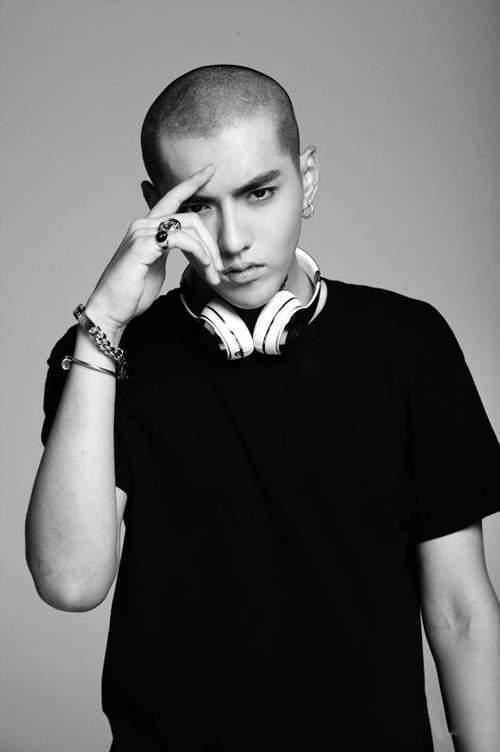 吴亦凡入狱两年生活现状_吴亦凡的最新照片_吴亦凡狱中班长经历