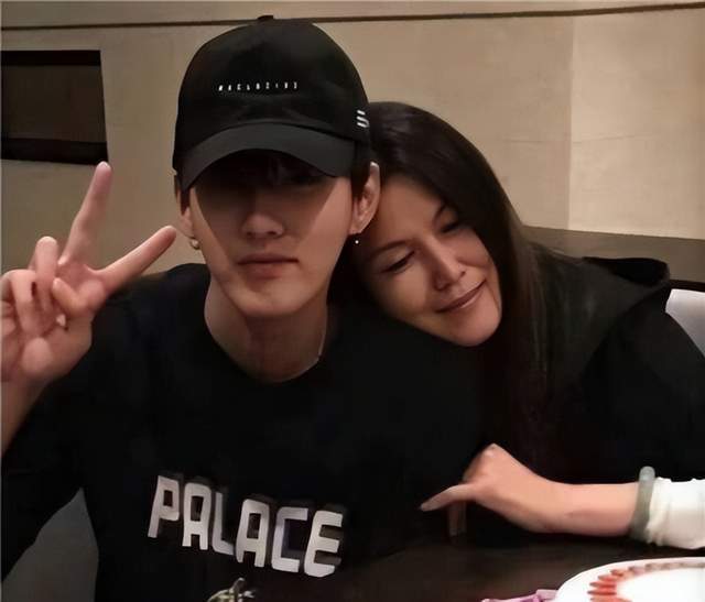 吴亦凡的最新照片_吴亦凡狱中班长经历_吴亦凡入狱两年生活现状