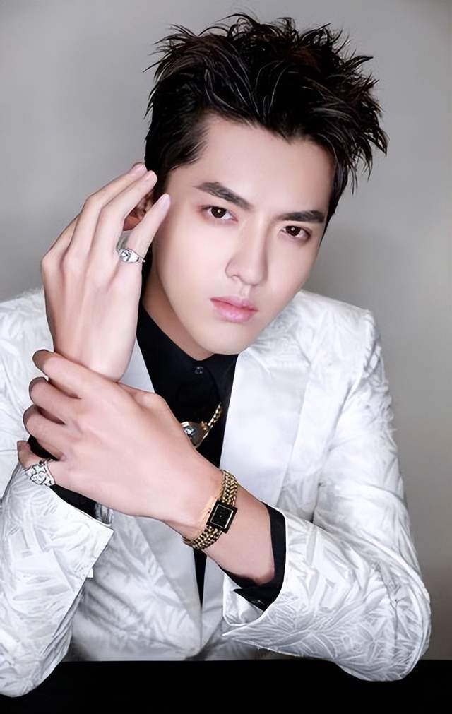 吴亦凡入狱两年生活现状_吴亦凡的最新照片_吴亦凡狱中班长经历